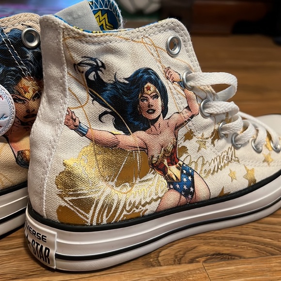 Wonder Woman Converse High Top Sneakers - M4/W6 - Picture 2 of 11